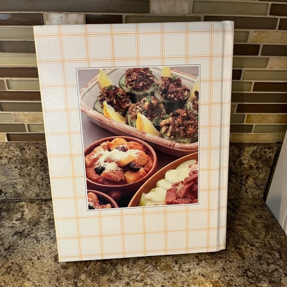 Vintage The Cook's Color Treasury Cookbook
